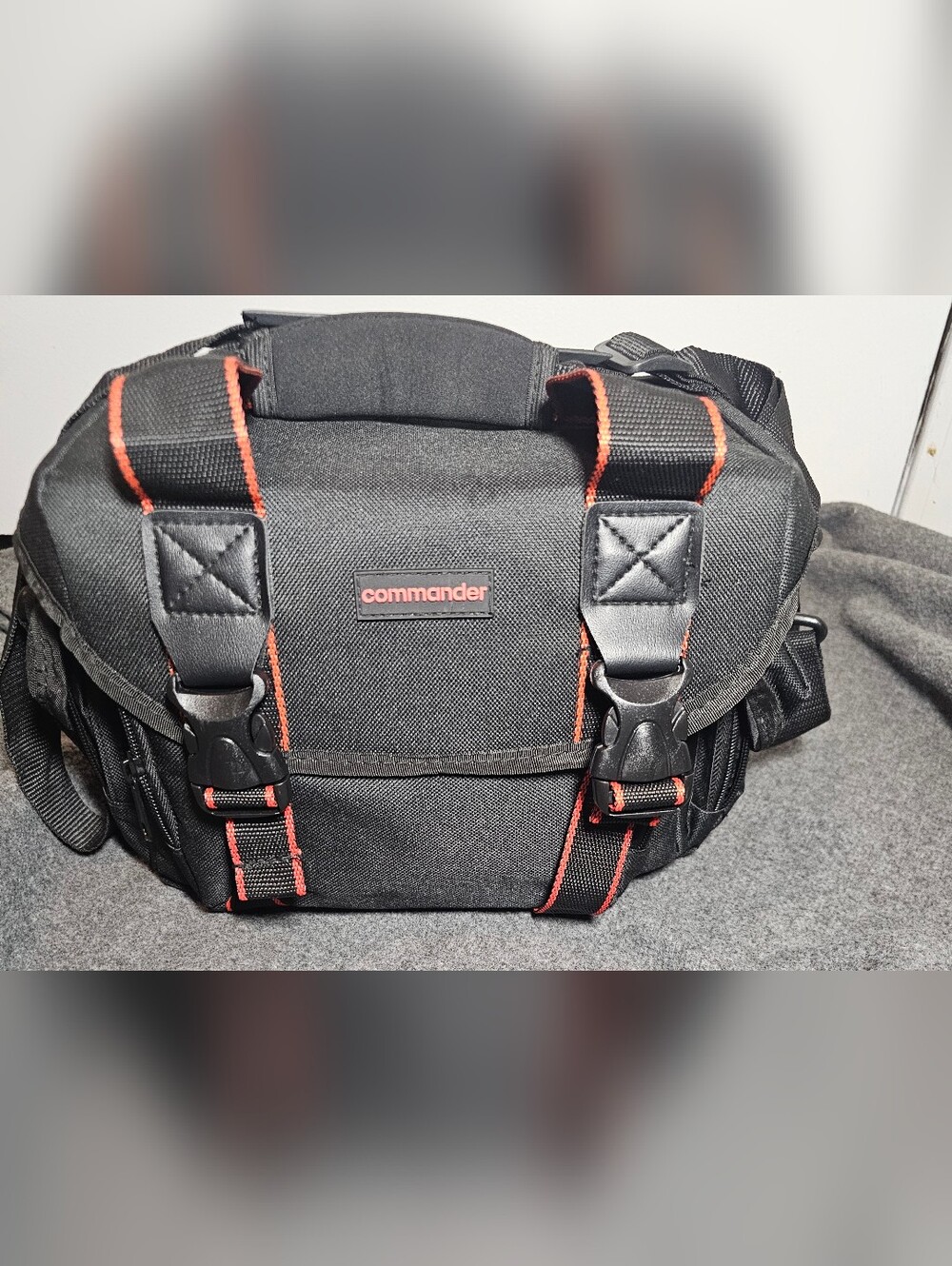 Commander Black Red Padded Adjustable Strap Dividers Large DSLR Camera Bag